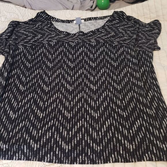 Old Navy Black Whie Pattern Short Sleeve XL - Picture 1 of 7